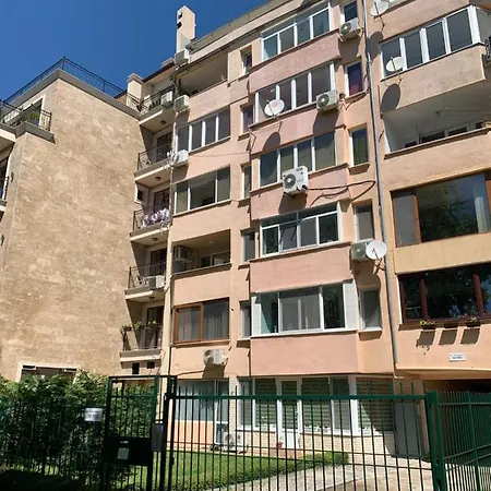 Apartment Апартамент Бриз *